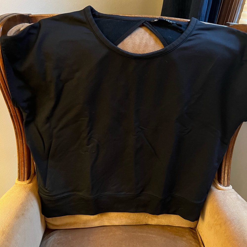 Athleta capped sleeve crop top